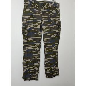 Cabela's Camouflage Utility Cargo Pants Women's 14 Button Zip Hiking Fishing